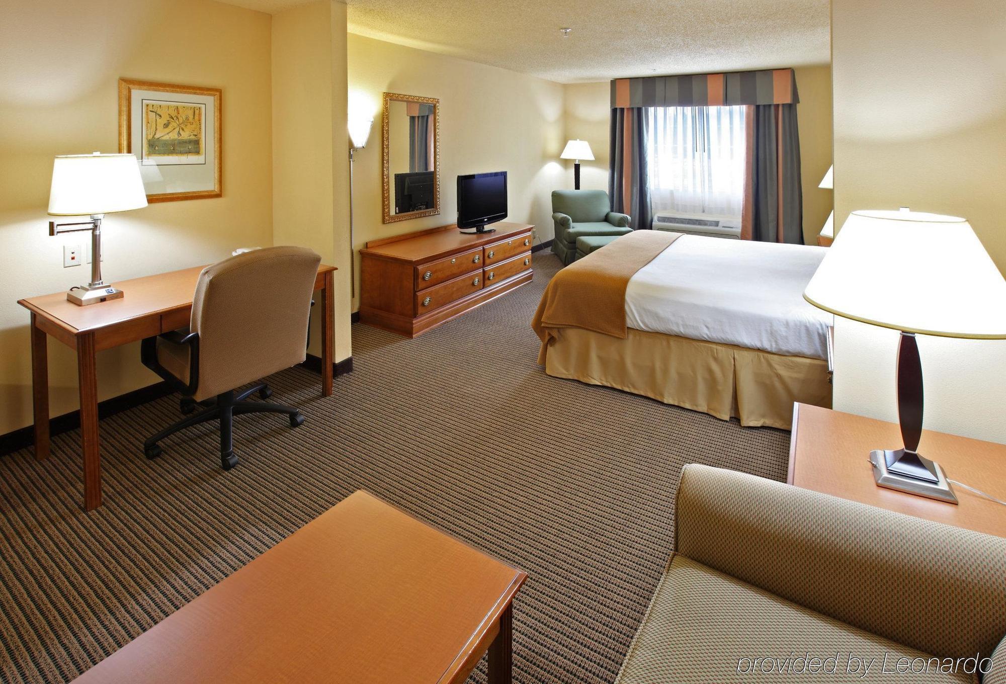 Holiday Inn Express & Suites Magnolia-Lake Columbia Pokoj fotografie
