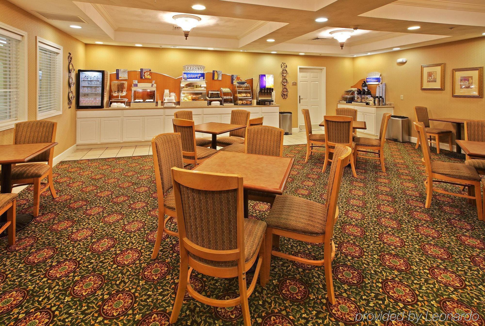 Holiday Inn Express & Suites Magnolia-Lake Columbia Restaurace fotografie