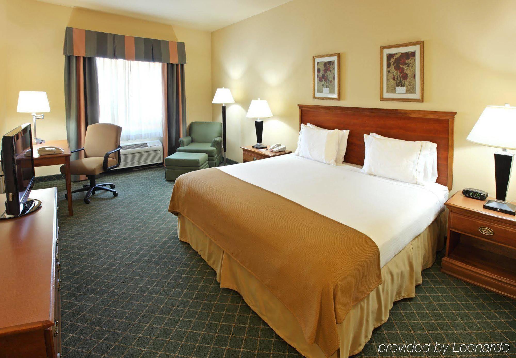 Holiday Inn Express & Suites Magnolia-Lake Columbia Pokoj fotografie